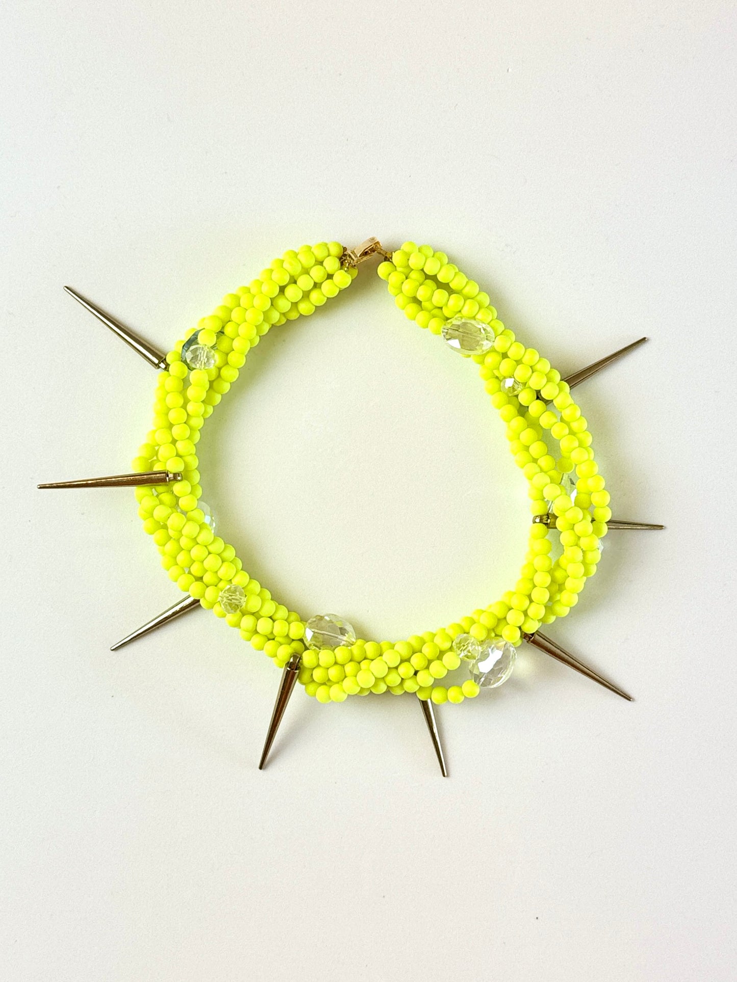 COLLAR CON PINCHOS