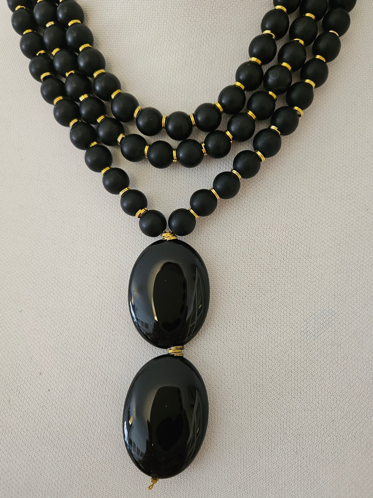COLLAR PIEDRA VOLCÁNICA CON COLGANTES DE PIEDRA