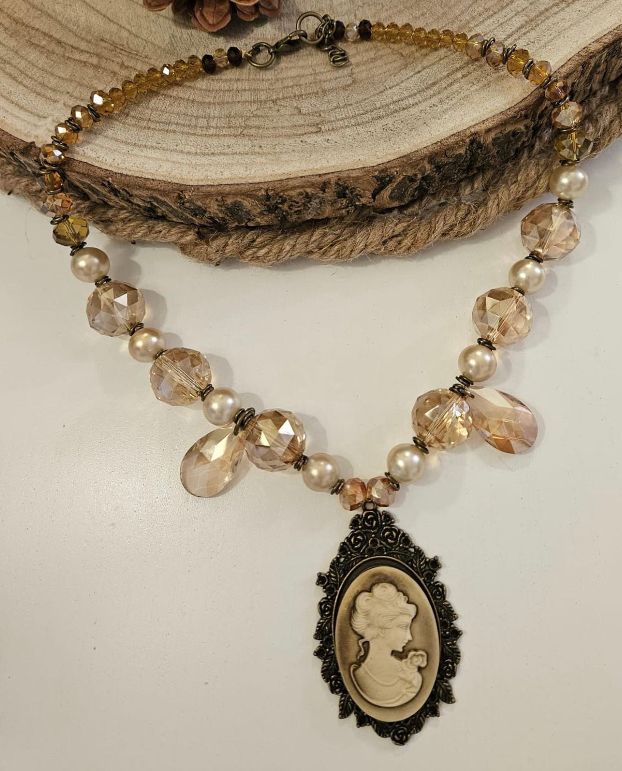COLLAR CRISTALES CON CAMAFEO