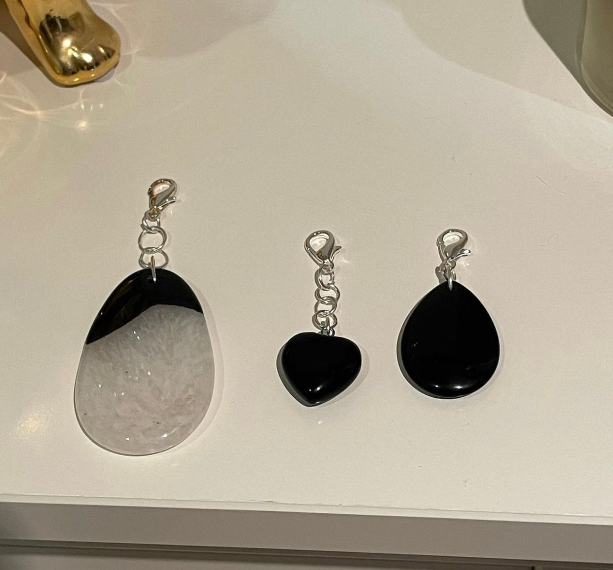 COLLAR PIEDRA NATURAL CON CHARMS