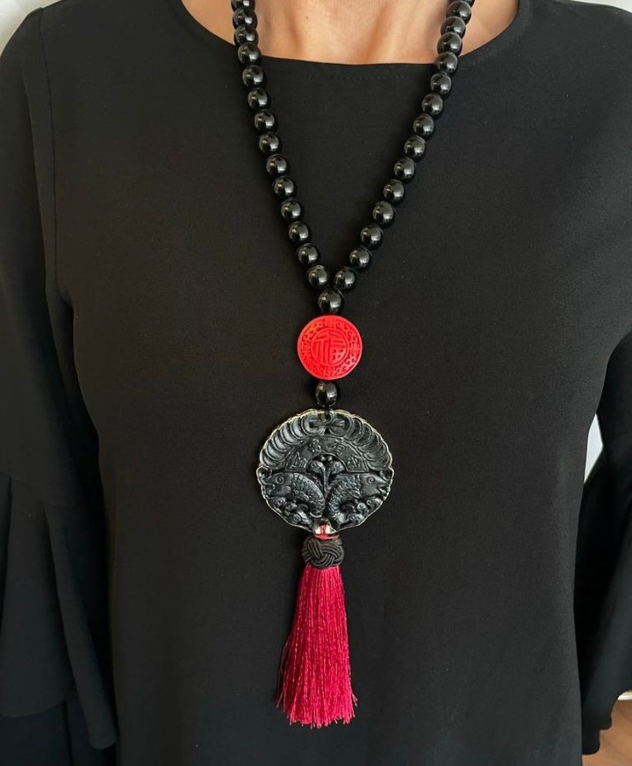 COLLAR PIEDRA NATURAL CON MEDALLÓN ASIÁTICO