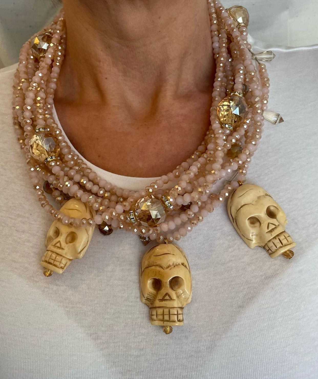 COLLAR CRISTALES CON COLGANTES DE HUESO