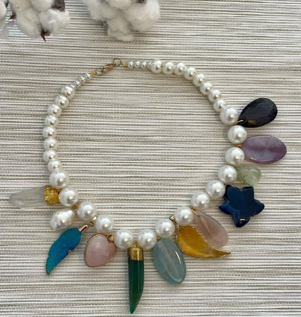 COLLAR PERLAS CON COLGANTES
