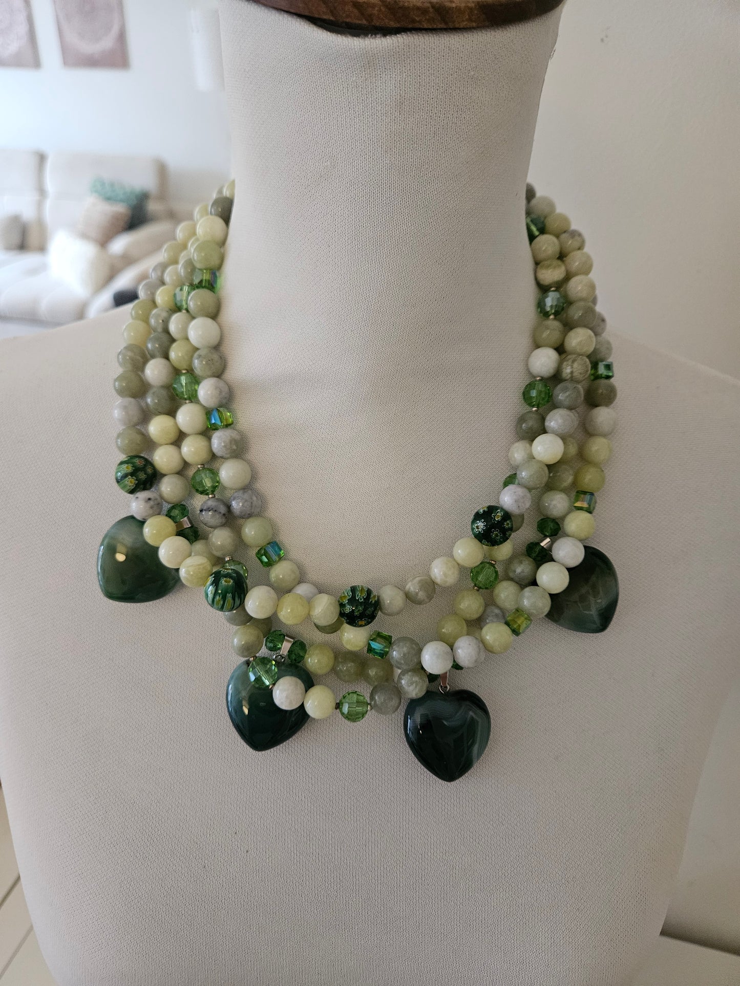 COLLAR PIEDRA NATURAL CON PASANTES EN CERÁMICA Y CORAZONES EN PIEDRA