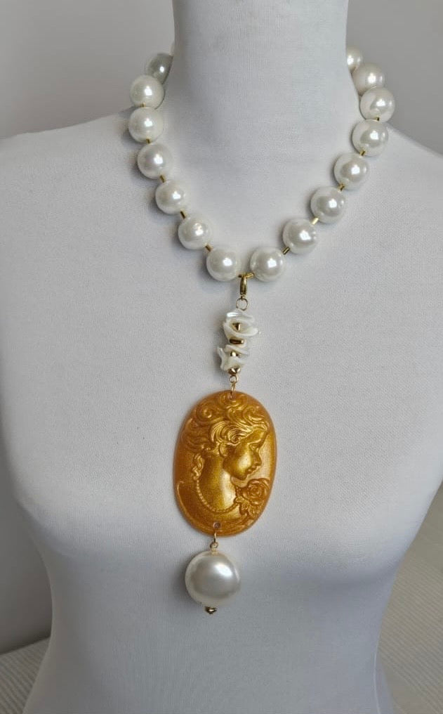COLLAR PERLAS CON CAMAFEO