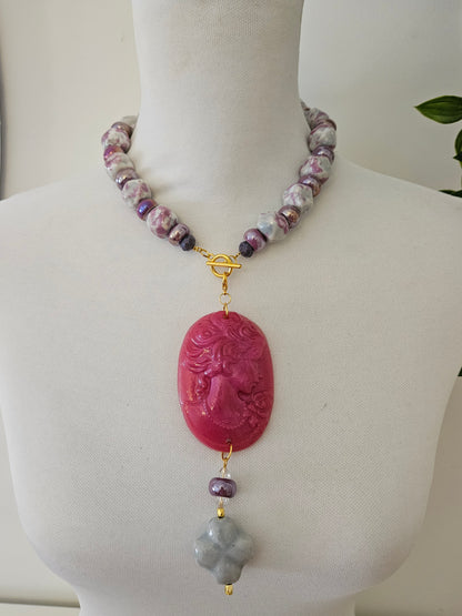 COLLAR PIEDRA ESMALTADA CON CAMAFEO DE RESINA