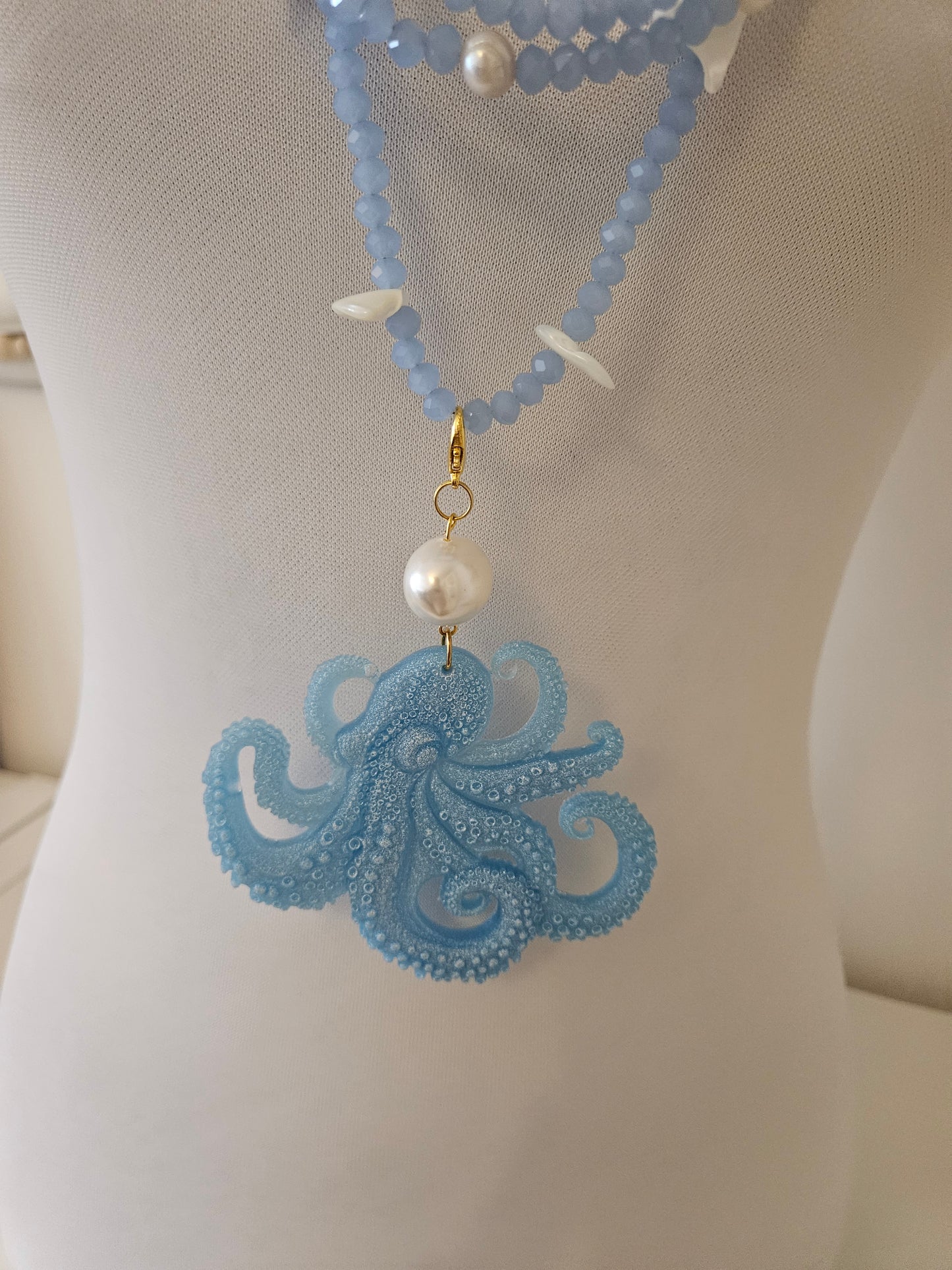 COLLAR CRISTAL CON PERLAS, PASANTES DE NÁCAR Y COLGANTE PULPO DE RESINA