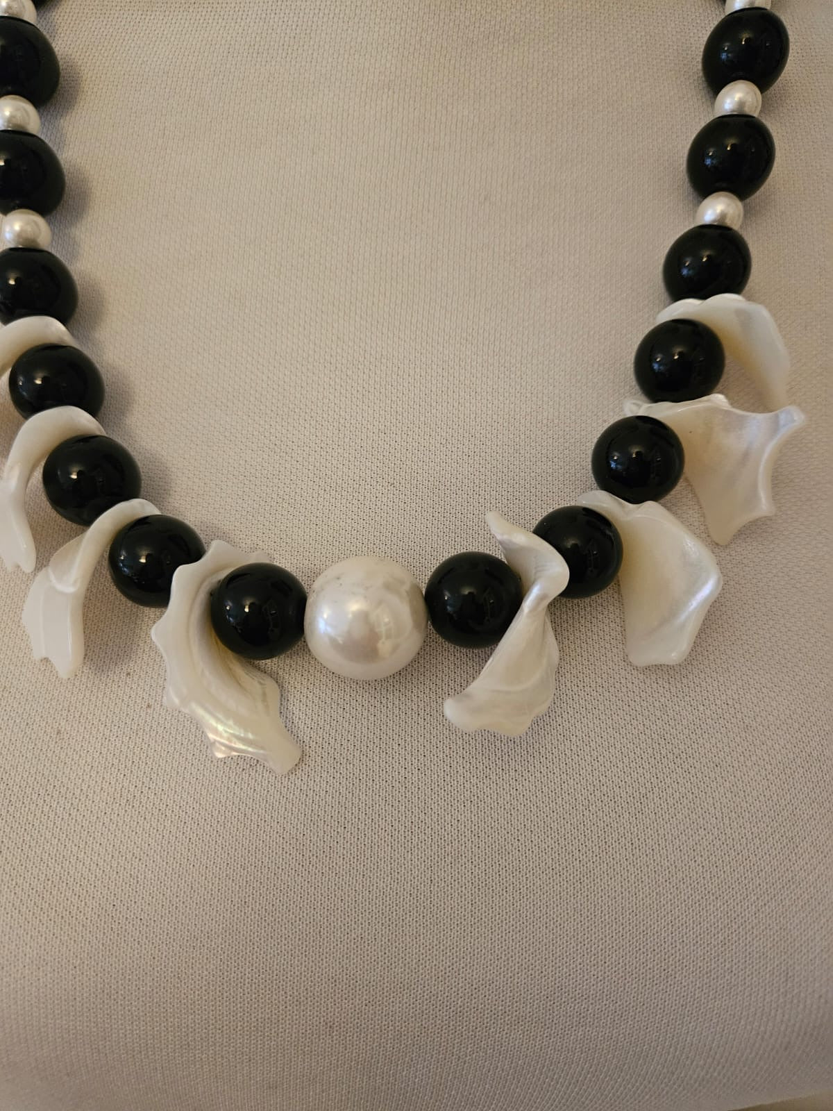 COLLAR PERLA NEGRA NACAR Y PERLAS