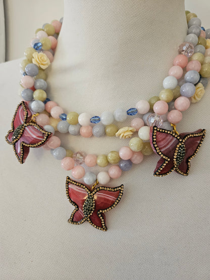 COLLAR PIEDRA NATURAL CON MARIPOSAS EN PIEDRA