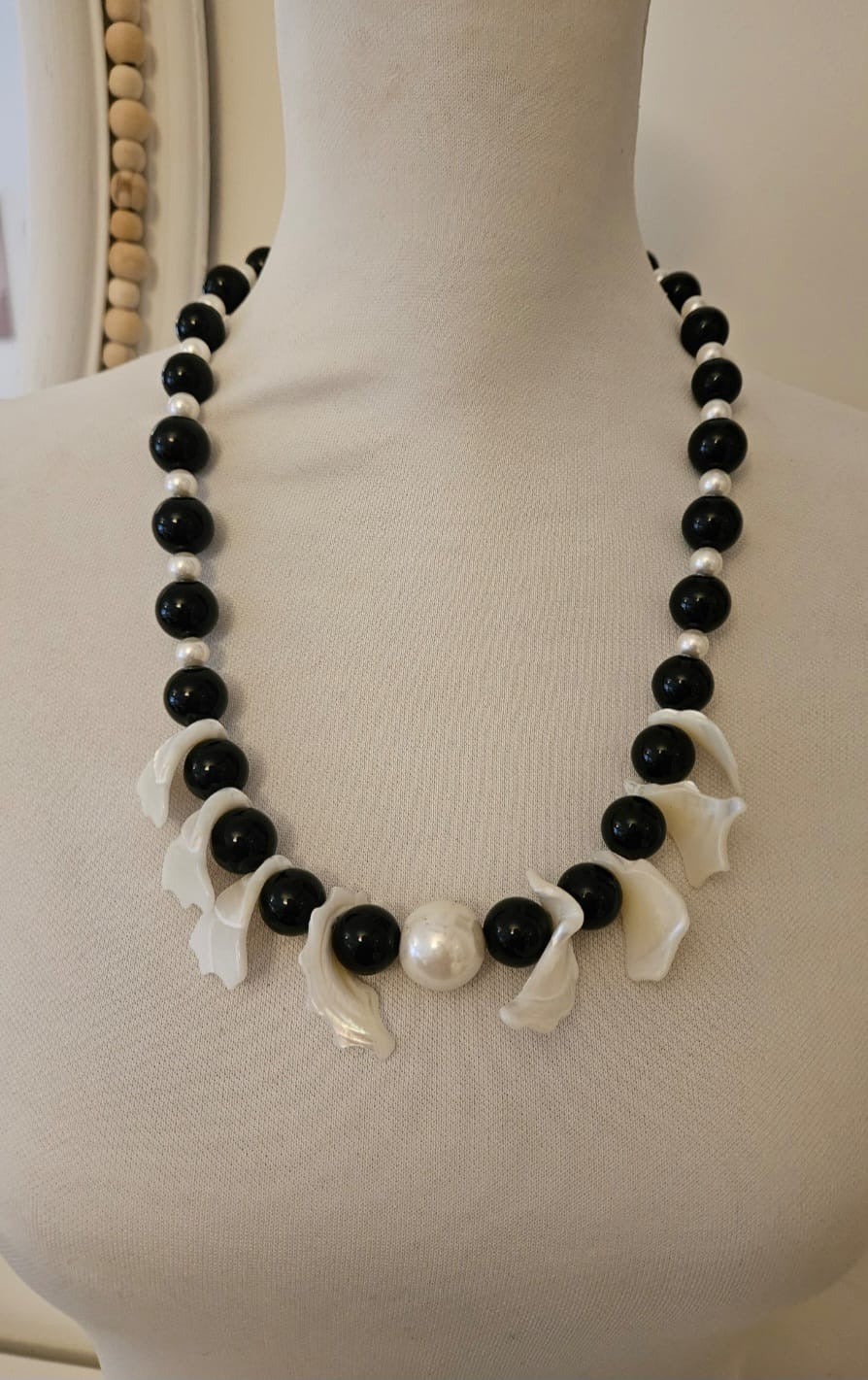 COLLAR PERLA NEGRA NACAR Y PERLAS