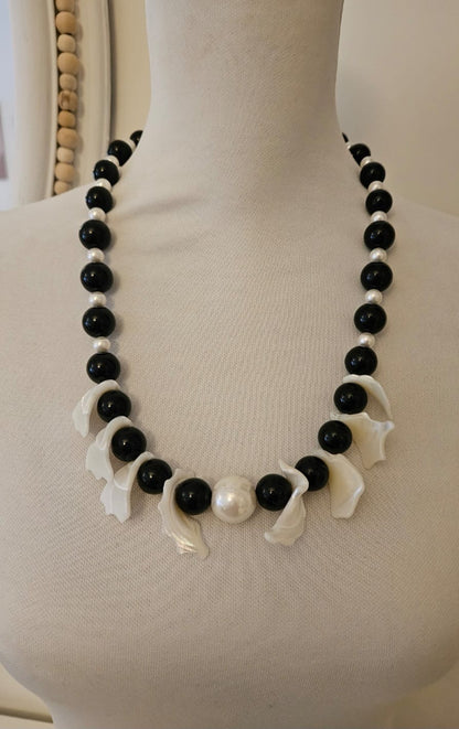 COLLAR PERLA NEGRA NACAR Y PERLAS