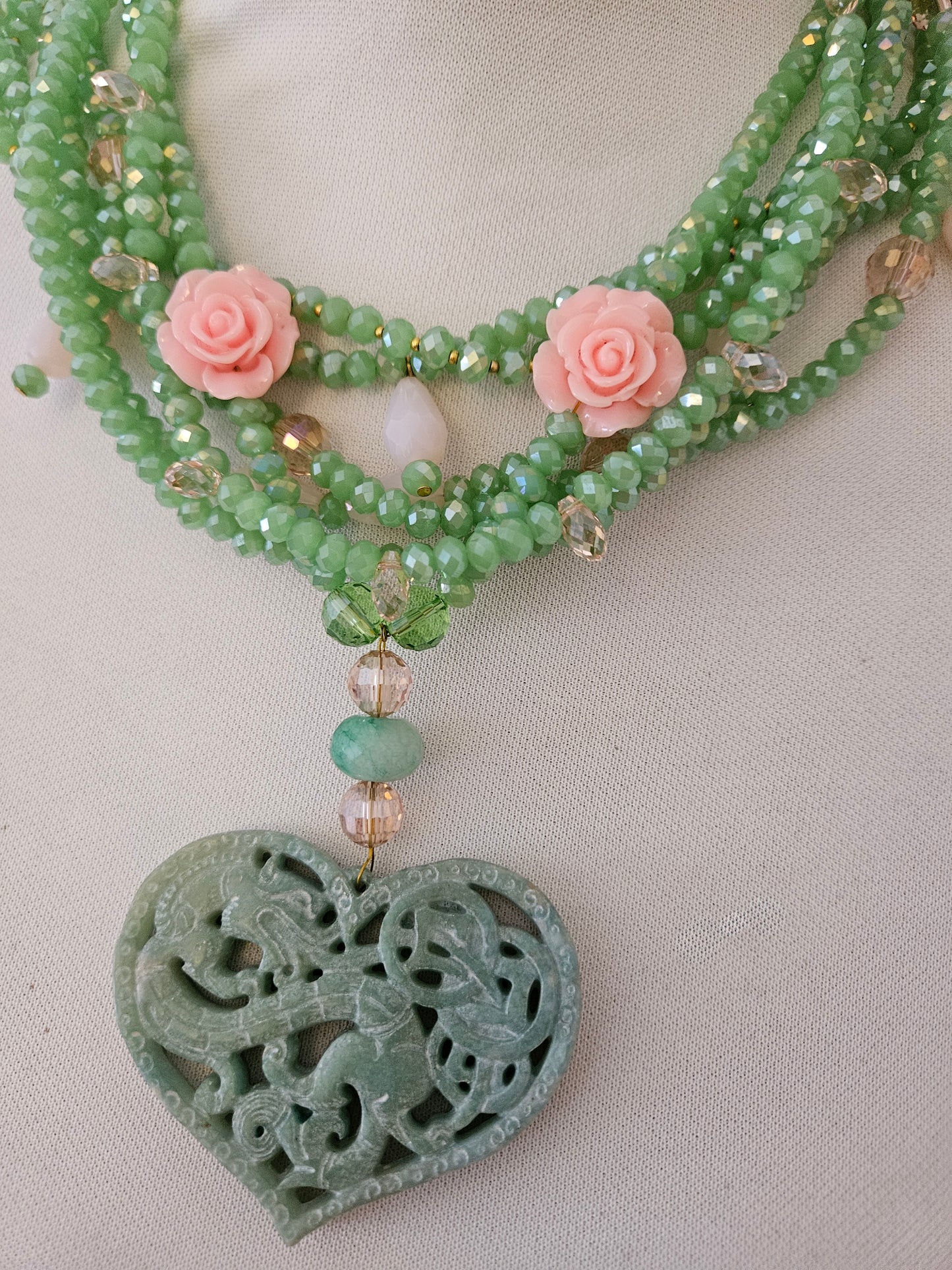 COLLAR CRISTALES CON COLGANTE DE JADE
