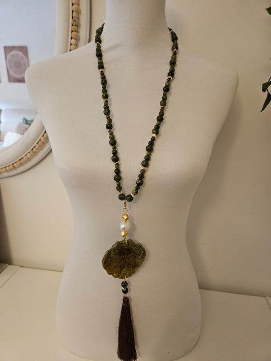 COLLAR MEDALLON
