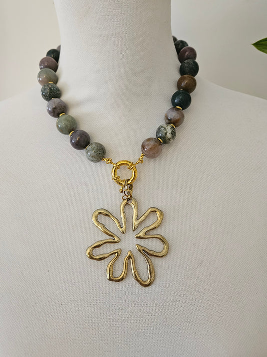 COLLAR PIEDRA NATURAL CON COLGANTE DE FLOR
