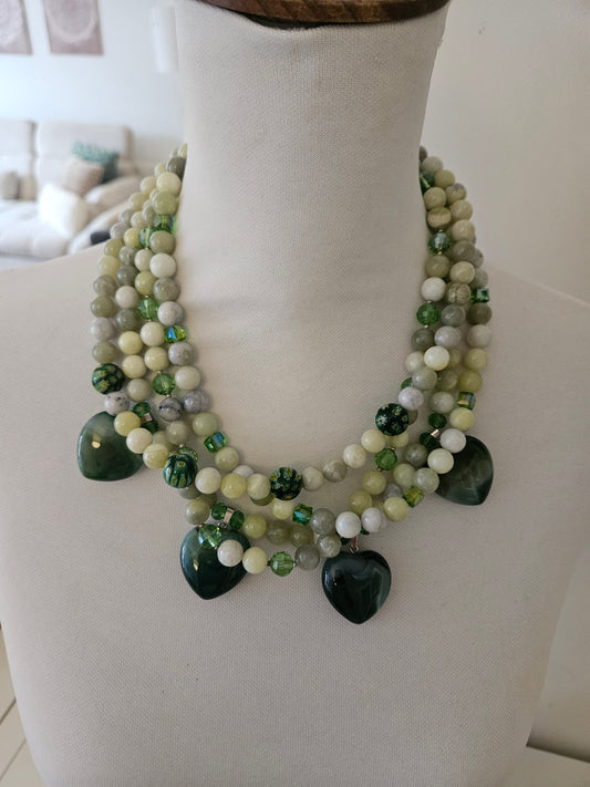 COLLAR PIEDRA NATURAL CON PASANTES EN CERÁMICA Y CORAZONES EN PIEDRA