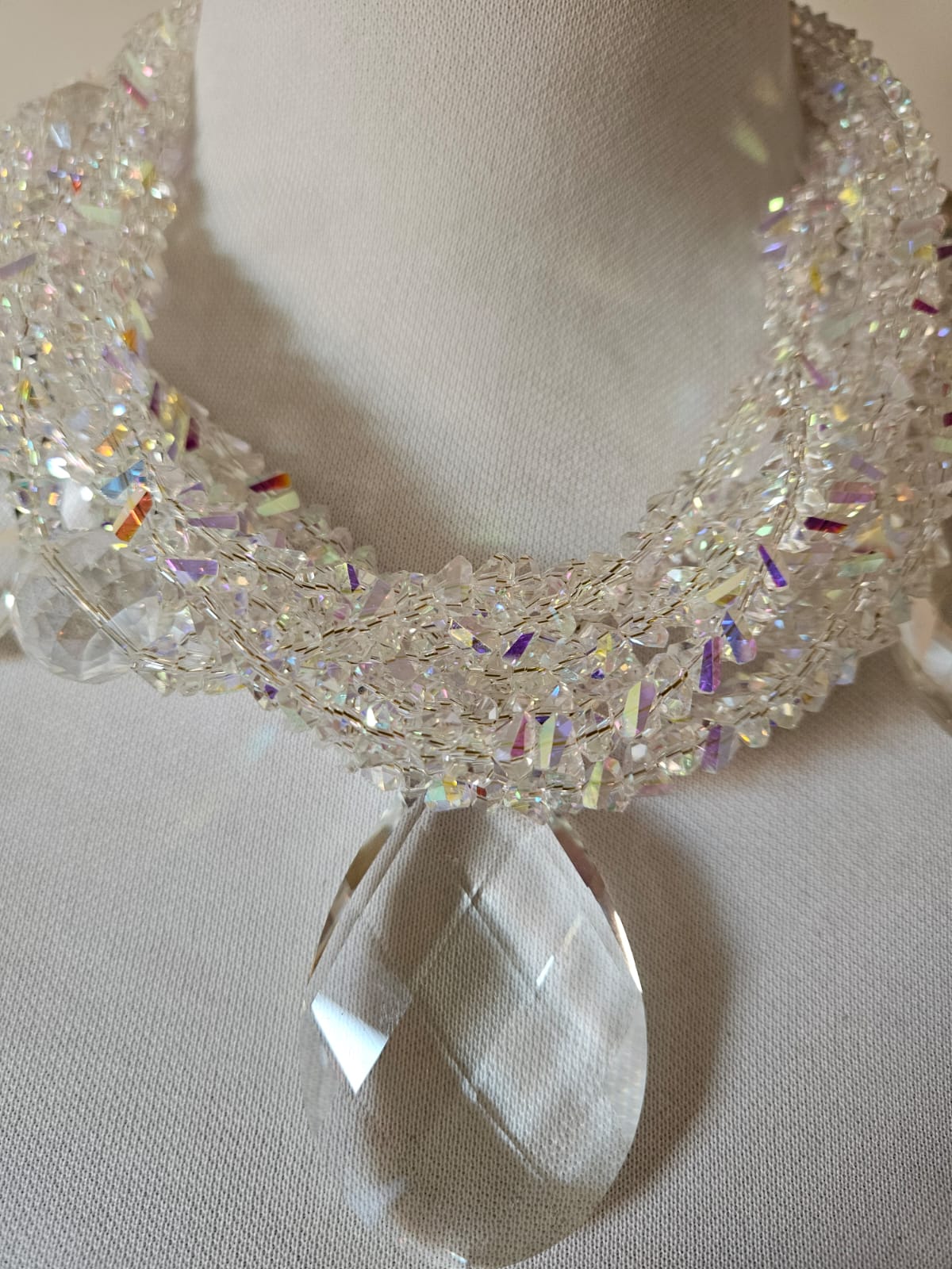COLLAR CRISTAL CON LAGRIMAS DE LUZ